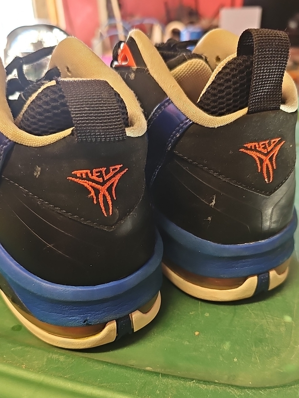 J Blue And Black Shoe Sz 9 Jordans - Picture 10 of 11